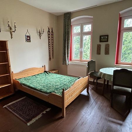 Dom Pod Orlimi Skalami - Blisko Zamku Czocha Apartamento Leśna Exterior foto