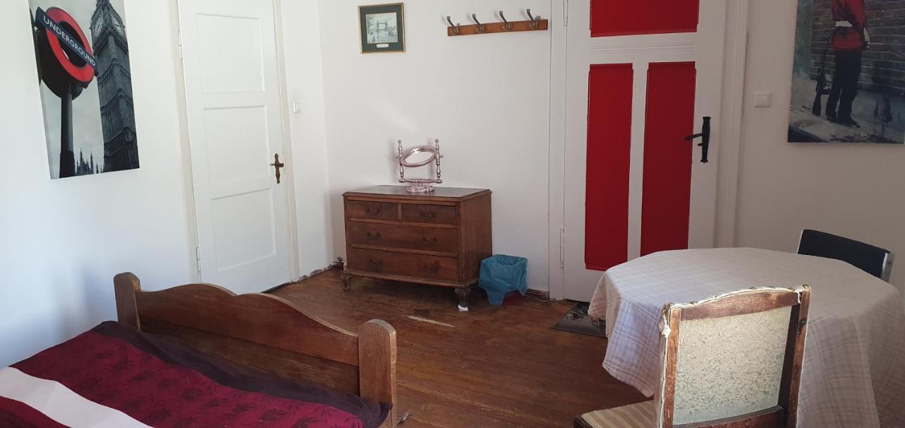 Dom Pod Orlimi Skalami - Blisko Zamku Czocha Apartamento Leśna Exterior foto